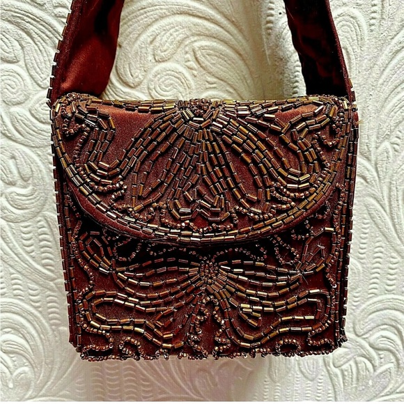 BEAUTIFUL Vintage 1940’s Carnival Glass Beaded Brown Silk Box Purse - Picture 1 of 11